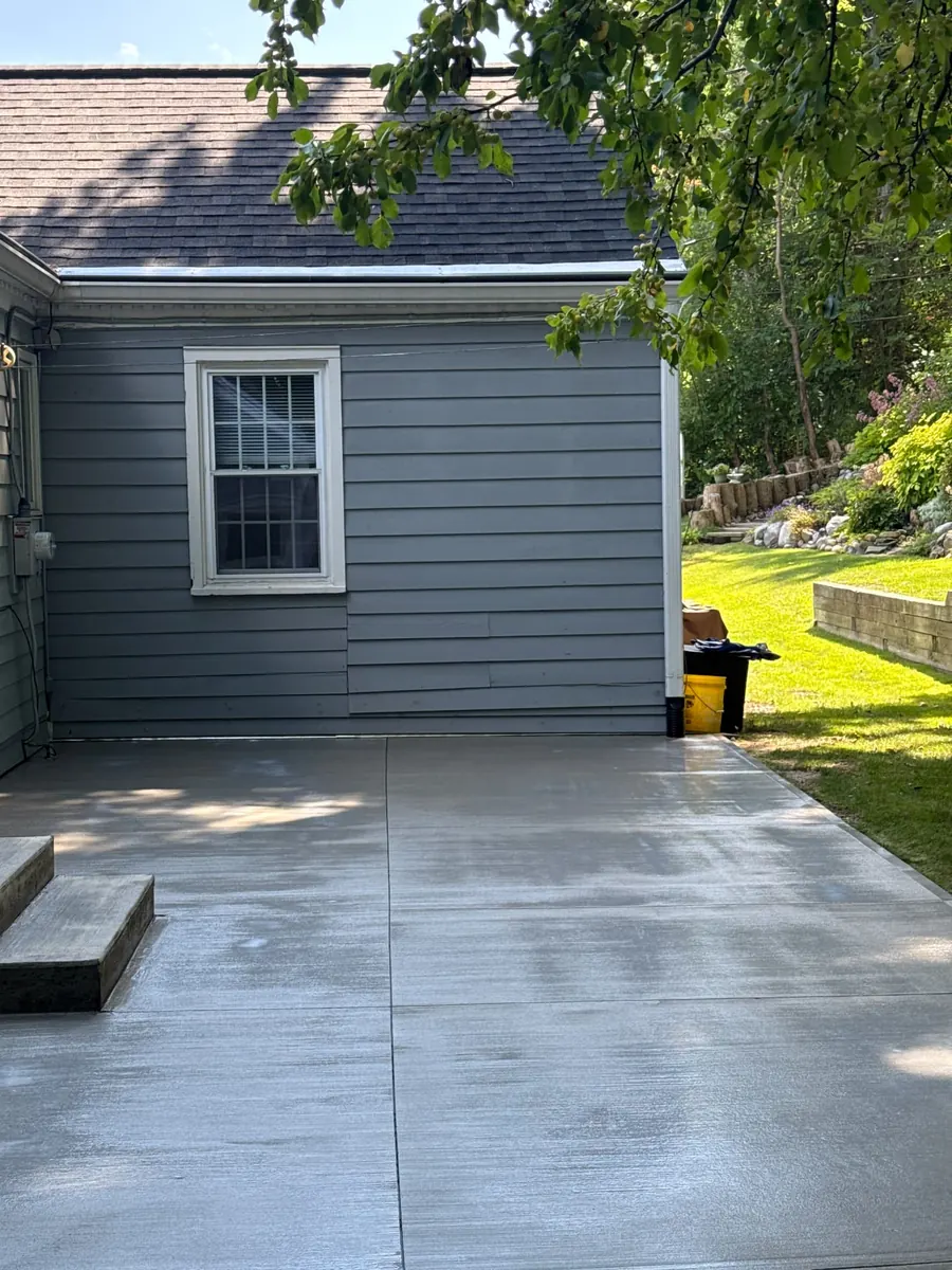 Finished standard concrete patio after professional cleaning