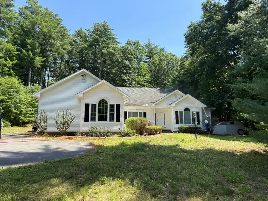 Vinyl Siding Cleaning by Capital Pro Pressure Washing